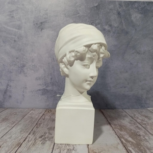 ESCULTURA MUJER GRATIANA_1