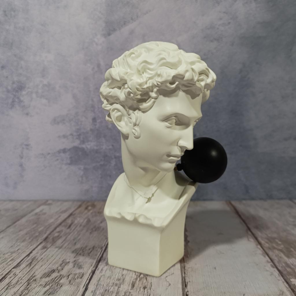 ESCULTURA HOMBRE MAGNUS _1