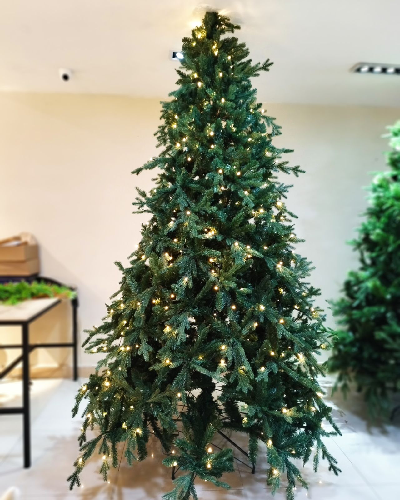 ARBOL CON LUZ 240CM _1